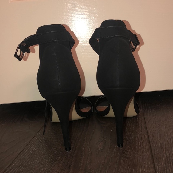 Black madden girl (roughly) four inch heel - Picture 2 of 3